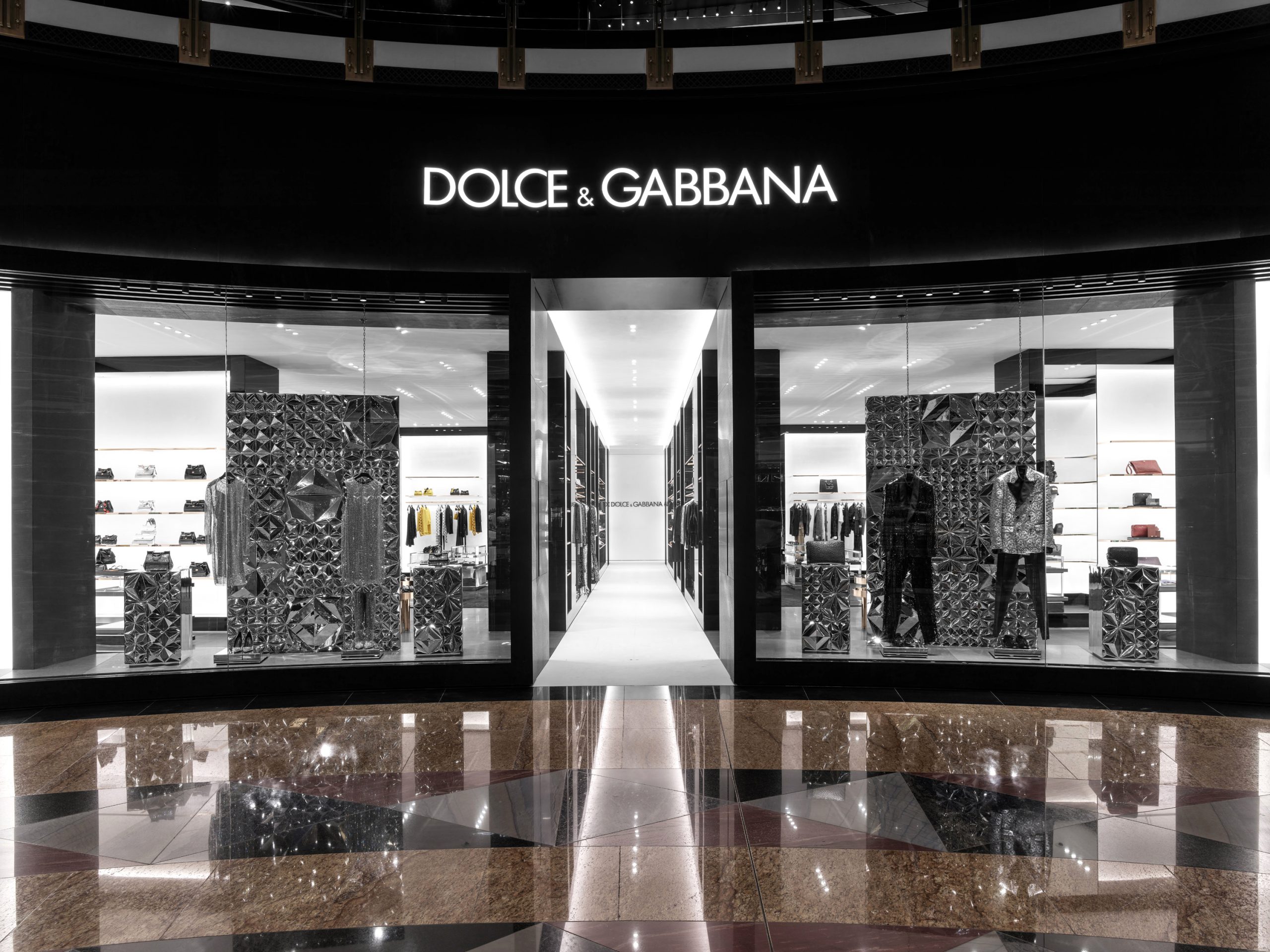 Dolce & Gabbana Storefront – Dubai Mall (واجهة متجر دولتشي آند غابانا – دبي مول)
