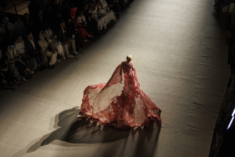 Riyadh Fashion Week Runway – Night Show Outdoors (عرض أسبوع الموضة في الرياض – عرض ليلي في الهواء الطلق)