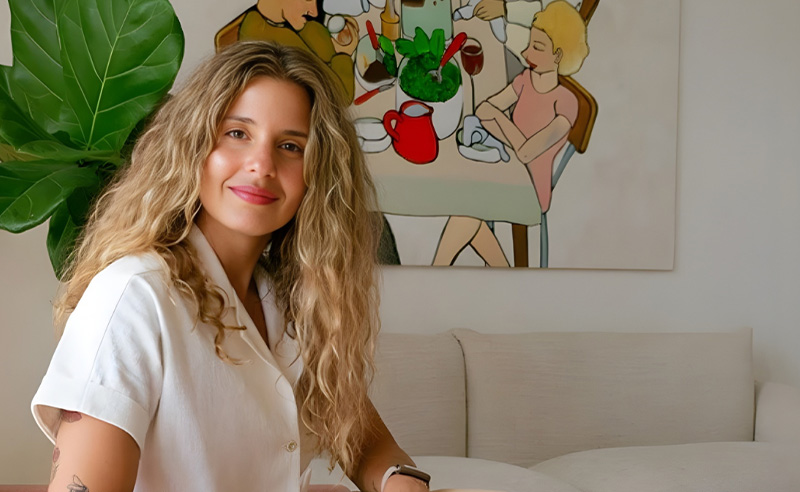 Dinaïa Founder Portrait – Clean Beauty (مؤسسة دينايا – علامة تجميل نظيفة)