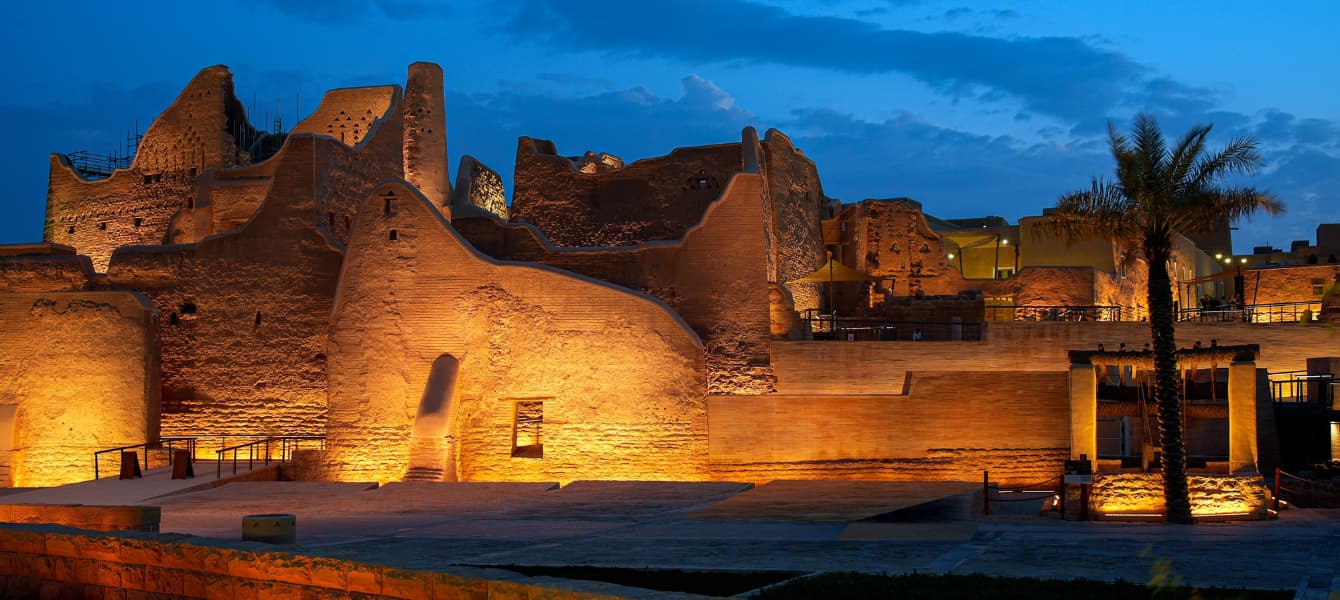 Diriyah Castles at Night – Saudi Heritage (قلاع الدرعية ليلاً – التراث السعودي)